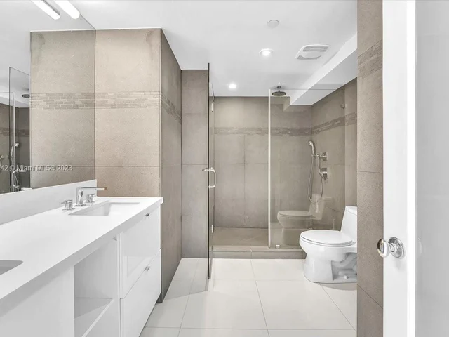 400 S Pointe Dr # 1910, Miami Beach FL 33139