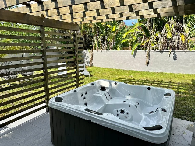 2631 Roosevelt St, Hollywood FL 33020