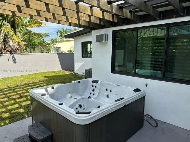 2631 Roosevelt St, Hollywood FL 33020