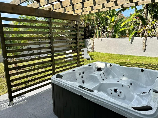 2631 Roosevelt St, Hollywood FL 33020