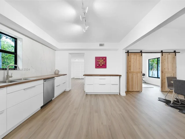 2631 Roosevelt St, Hollywood FL 33020