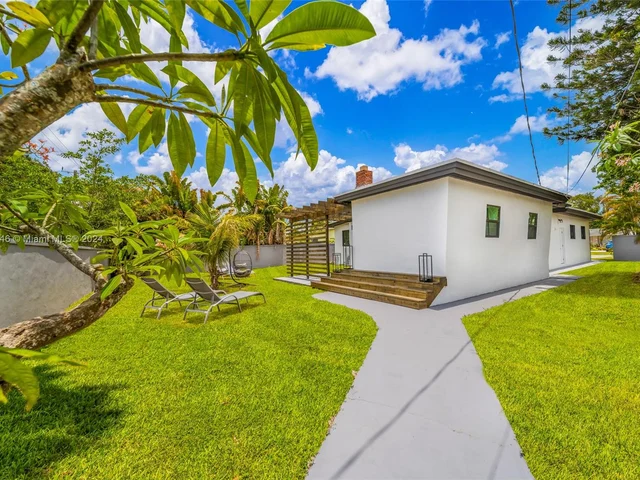 2631 Roosevelt St, Hollywood FL 33020