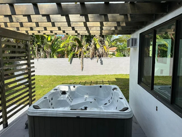 2631 Roosevelt St, Hollywood FL 33020