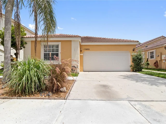 15620 NW 14th Ct, Pembroke Pines FL 33028