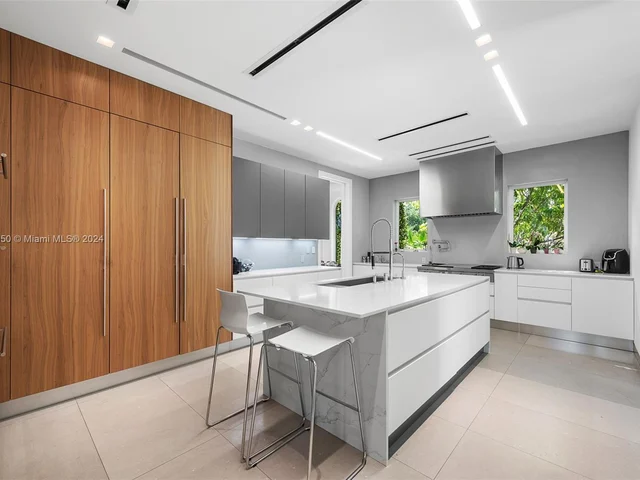 100 Golden Beach Dr, Golden Beach FL 33160