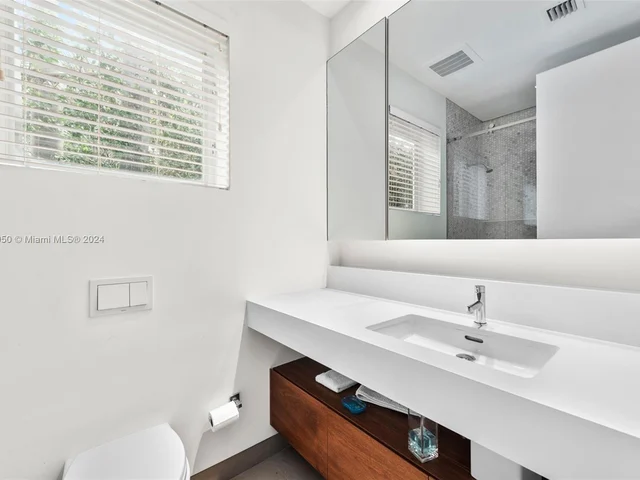 100 Golden Beach Dr, Golden Beach FL 33160