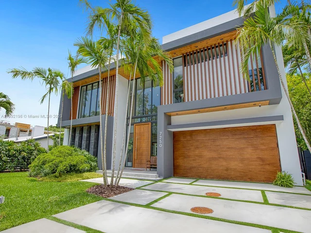 7250 SW 52nd Ct, Miami FL 33143