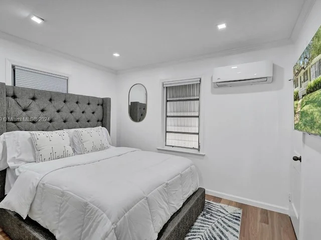 814 SE 14th St, Fort Lauderdale FL 33316