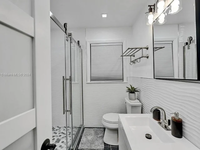 814 SE 14th St, Fort Lauderdale FL 33316