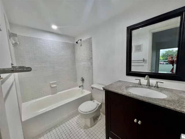 10755 SW 108 AV # 302, Kendall FL 33176