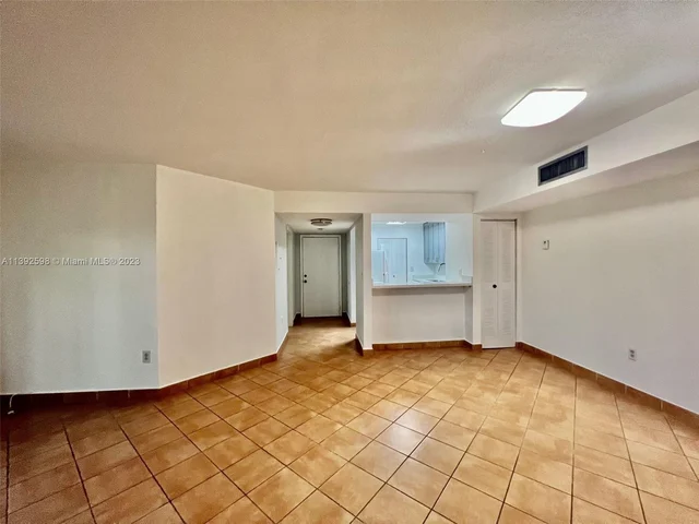 10755 SW 108 AV # 302, Kendall FL 33176