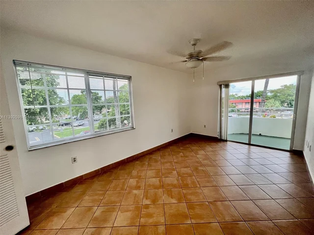 10755 SW 108 AV # 302, Kendall FL 33176