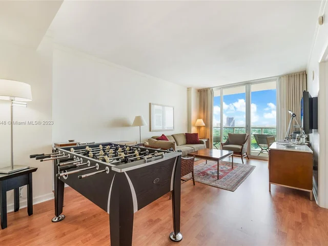 2889 Mcfarlane Rd # 1813, Miami FL 33133