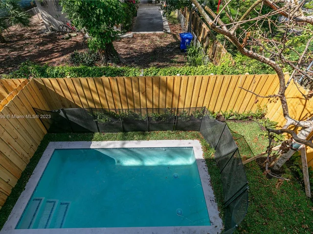 3164 Plaza St, Miami FL 33133