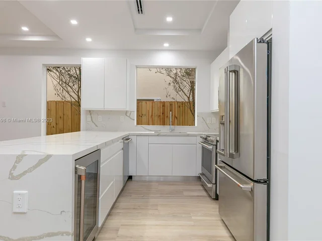 3164 Plaza St, Miami FL 33133