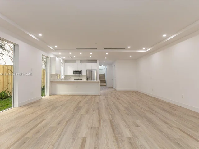 3164 Plaza St, Miami FL 33133