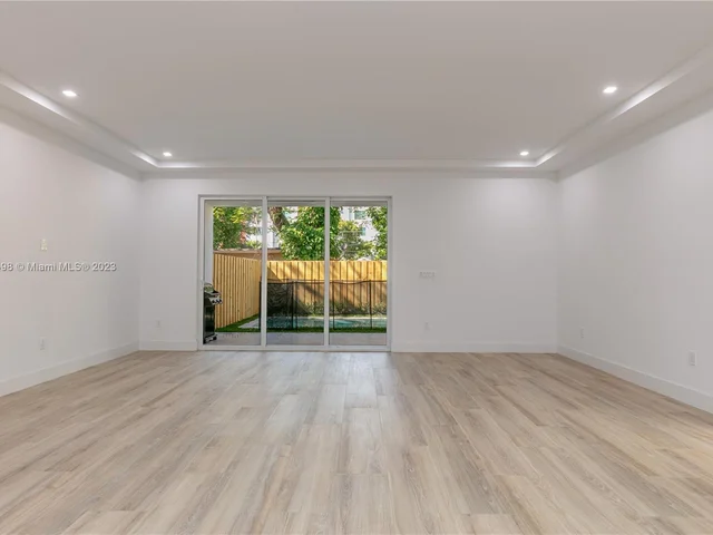 3164 Plaza St, Miami FL 33133