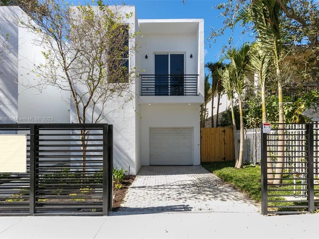 3164 Plaza St, Miami FL 33133