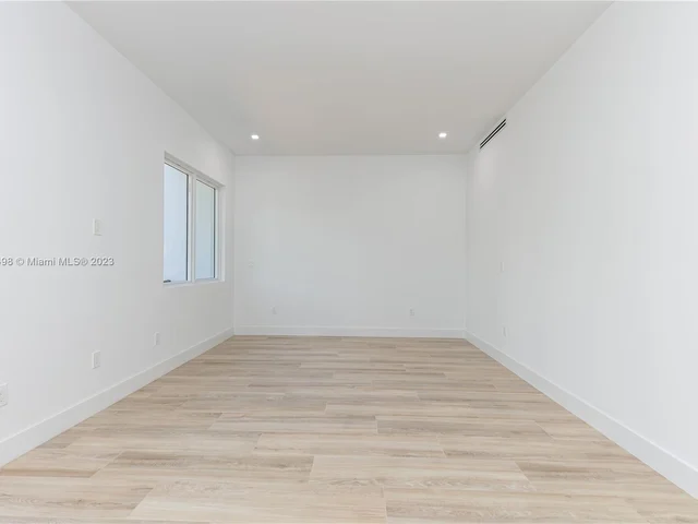 3164 Plaza St, Miami FL 33133