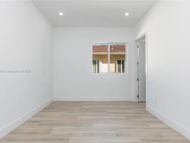 3164 Plaza St, Miami FL 33133