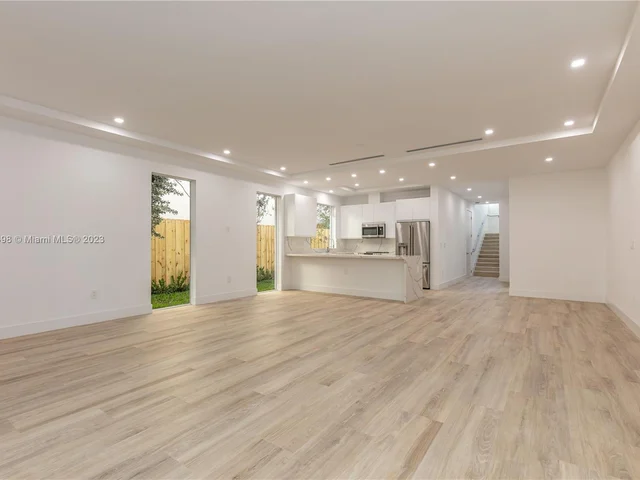 3164 Plaza St, Miami FL 33133