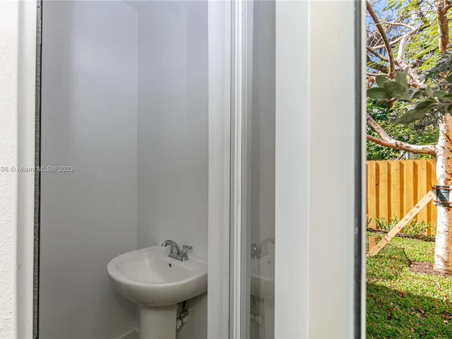 3164 Plaza St, Miami FL 33133