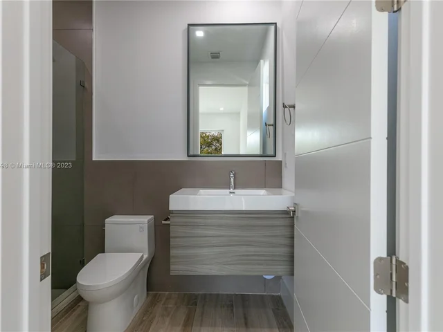 3164 Plaza St, Miami FL 33133