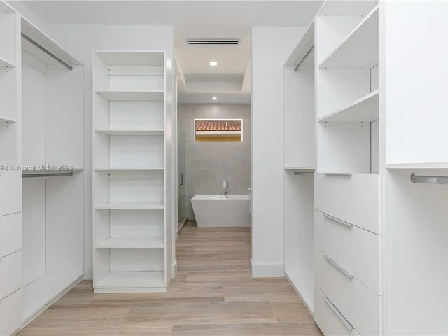 3164 Plaza St, Miami FL 33133