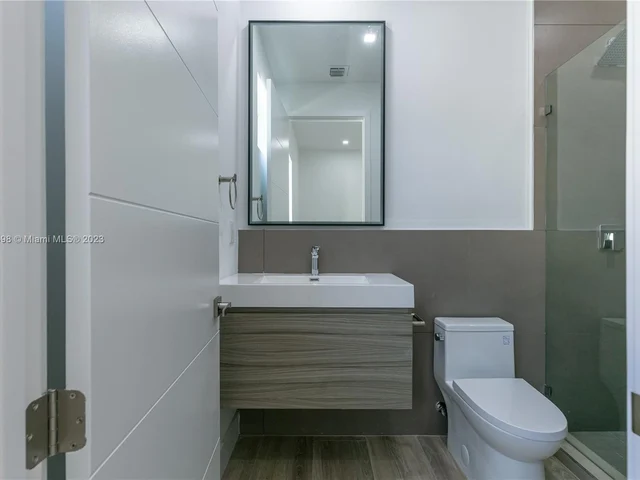 3164 Plaza St, Miami FL 33133