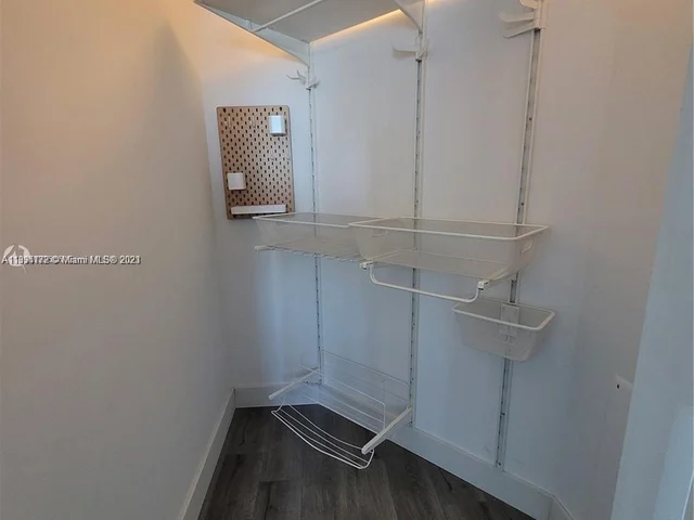 650 NE 32nd St # 3905, Miami FL 33137