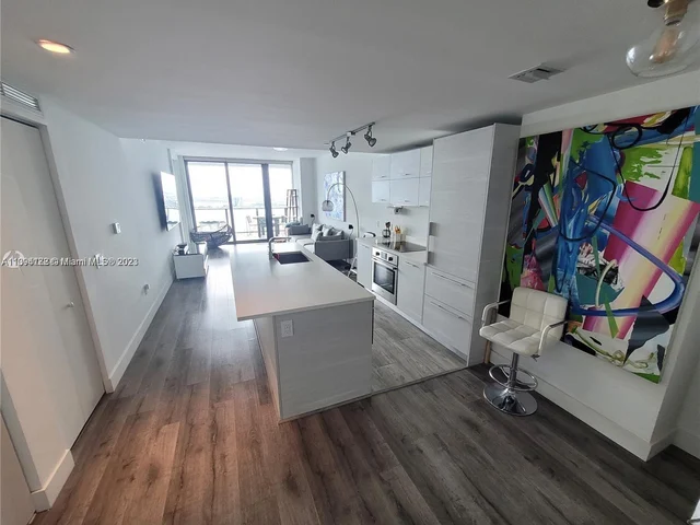 650 NE 32nd St # 3905, Miami FL 33137