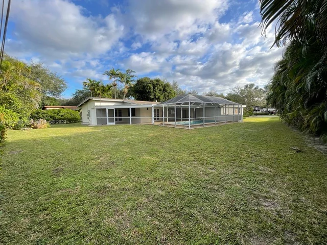 13220 SW 83rd Ct, Pinecrest FL 33156