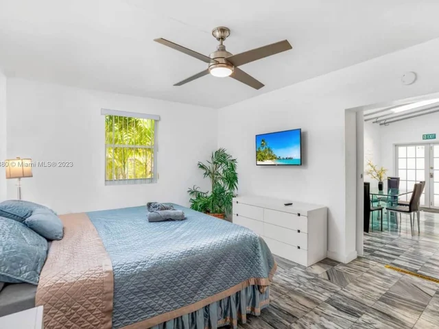 910 NE 81st St, Miami FL 33138