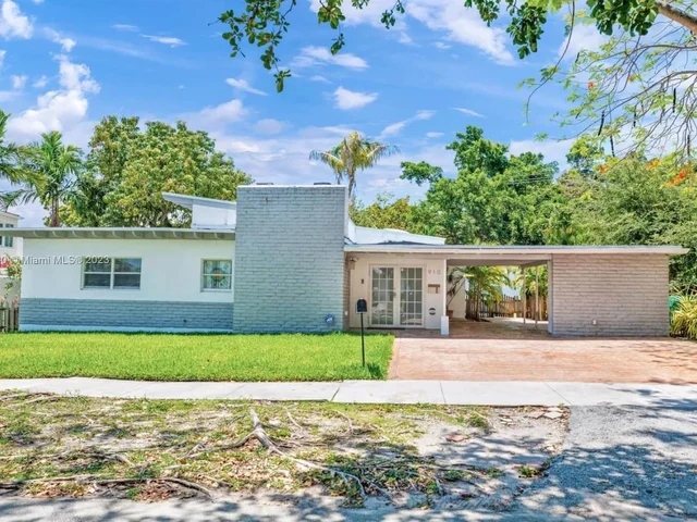 910 NE 81st St, Miami FL 33138