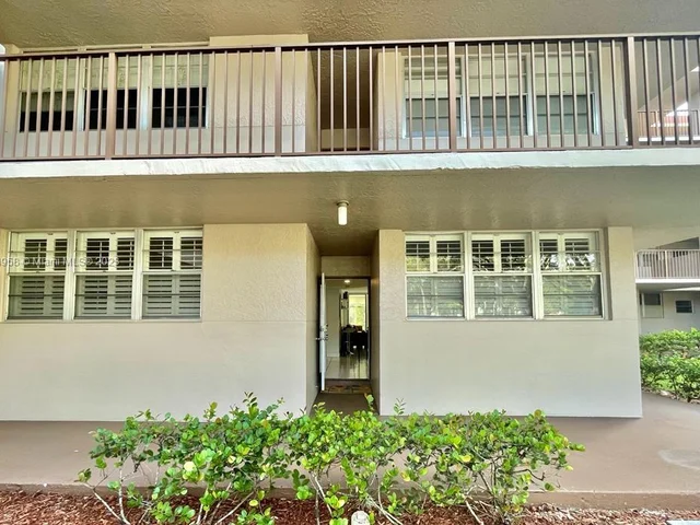 1811 Sabal Palm Dr # 102, Davie FL 33324