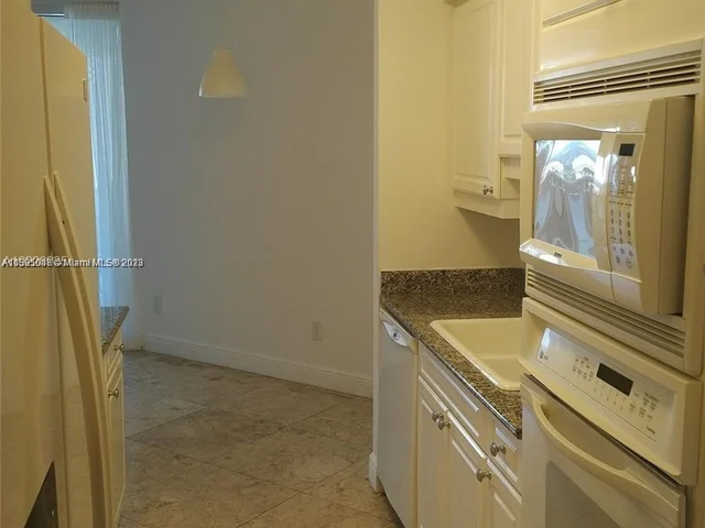 4775 Collins Ave # 2208, Miami Beach FL 33140