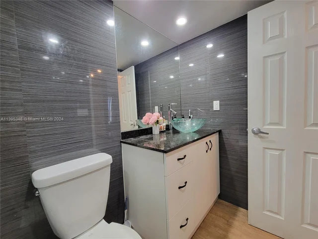 17570 Atlantic Blvd # 508, Sunny Isles Beach FL 33160