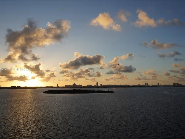 1800 NE 114th St # 1006, Miami FL 33181