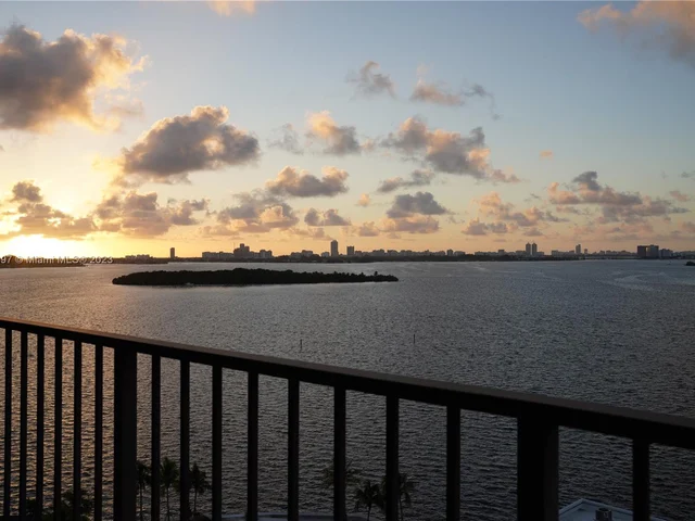 1800 NE 114th St # 1006, Miami FL 33181