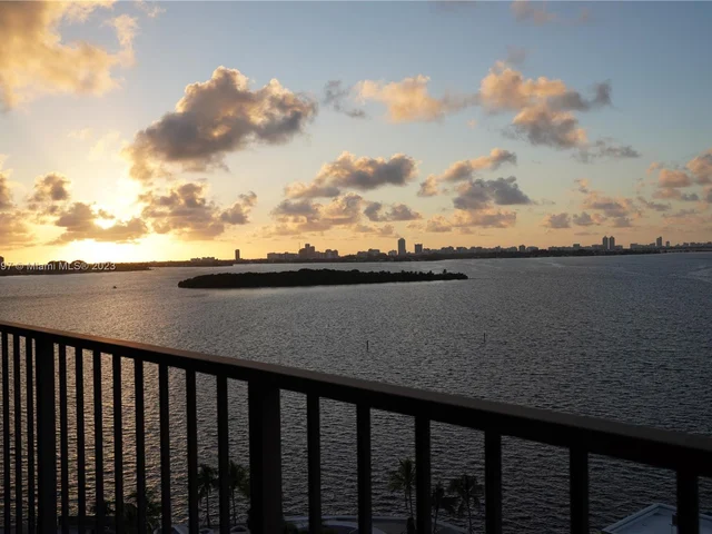 1800 NE 114th St # 1006, Miami FL 33181