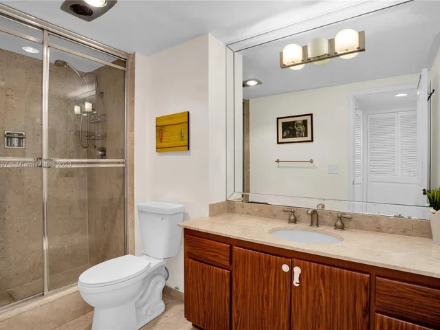 1800 NE 114th St # 1006, Miami FL 33181