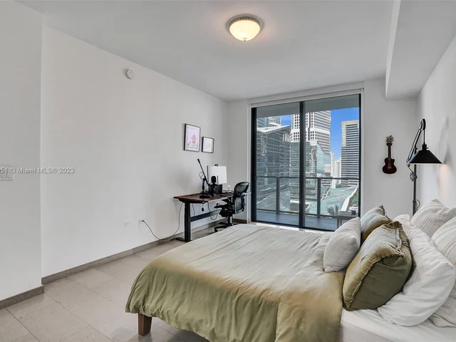 88 SW 7th St # 1203, Miami FL 33130