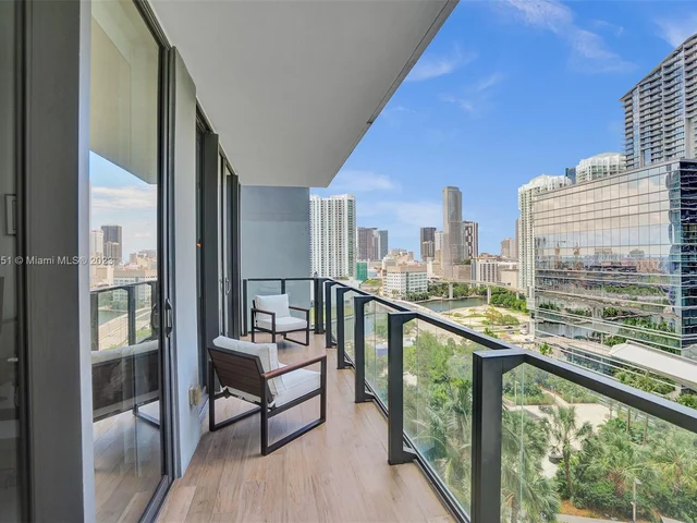 88 SW 7th St # 1203, Miami FL 33130