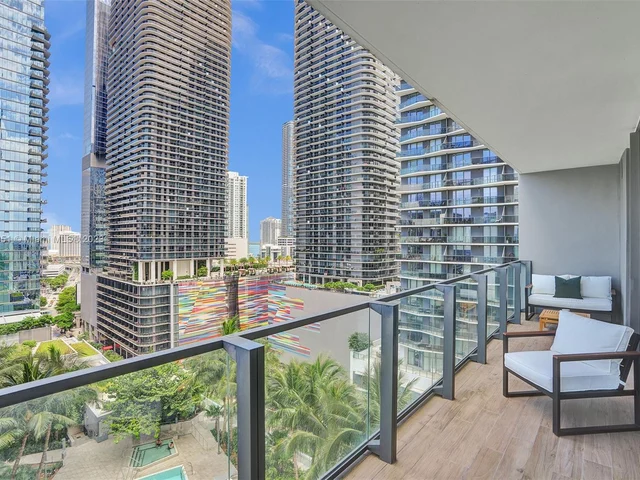 88 SW 7th St # 1203, Miami FL 33130