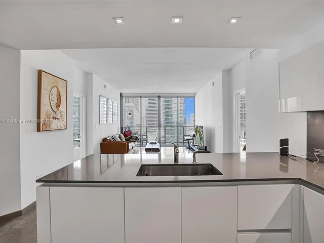 88 SW 7th St # 1203, Miami FL 33130