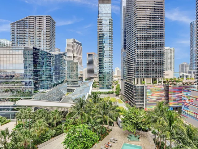 88 SW 7th St # 1203, Miami FL 33130