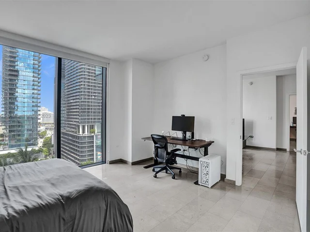 88 SW 7th St # 1203, Miami FL 33130