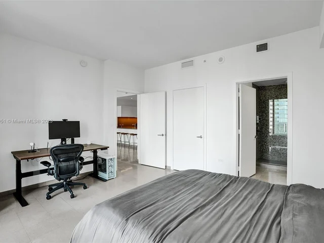 88 SW 7th St # 1203, Miami FL 33130