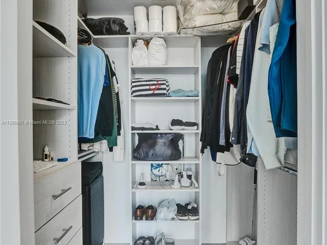 88 SW 7th St # 1203, Miami FL 33130