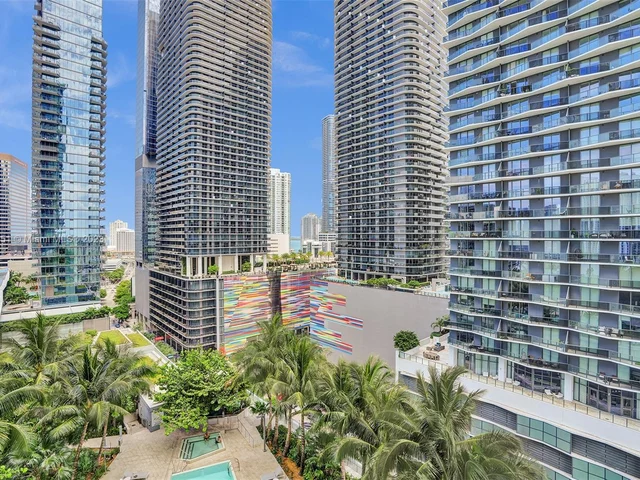 88 SW 7th St # 1203, Miami FL 33130